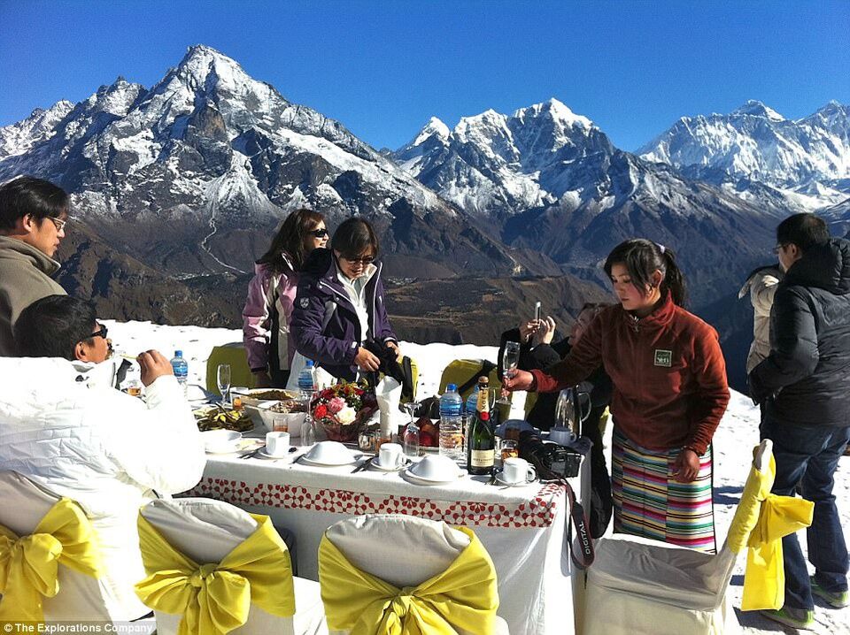 15 phút ăn sáng trên đỉnh Everest với giá 5000 USD/người-3