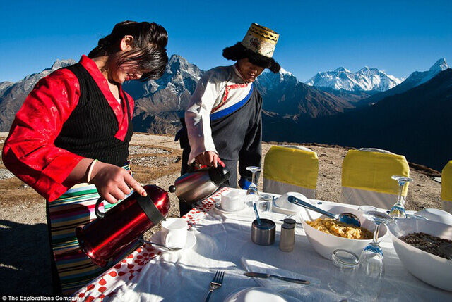 15 phút ăn sáng trên đỉnh Everest với giá 5000 USD/người