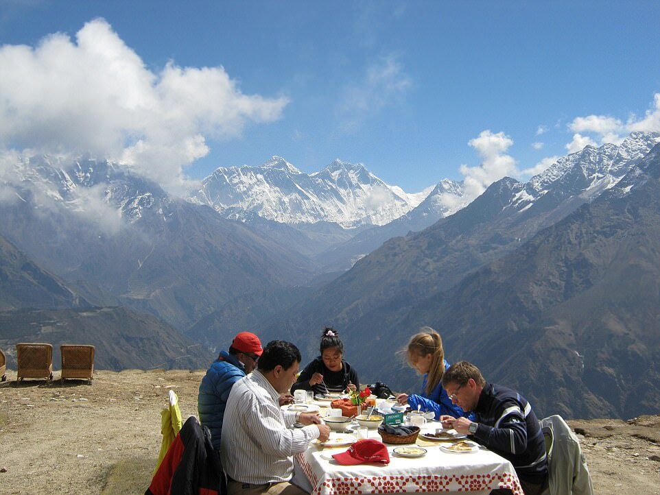 15 phút ăn sáng trên đỉnh Everest với giá 5000 USD/người-4