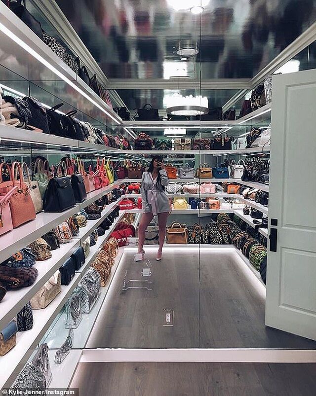Chiêm ngưỡng tủ đồ hiệu triệu đô của Kylie Jenner-6