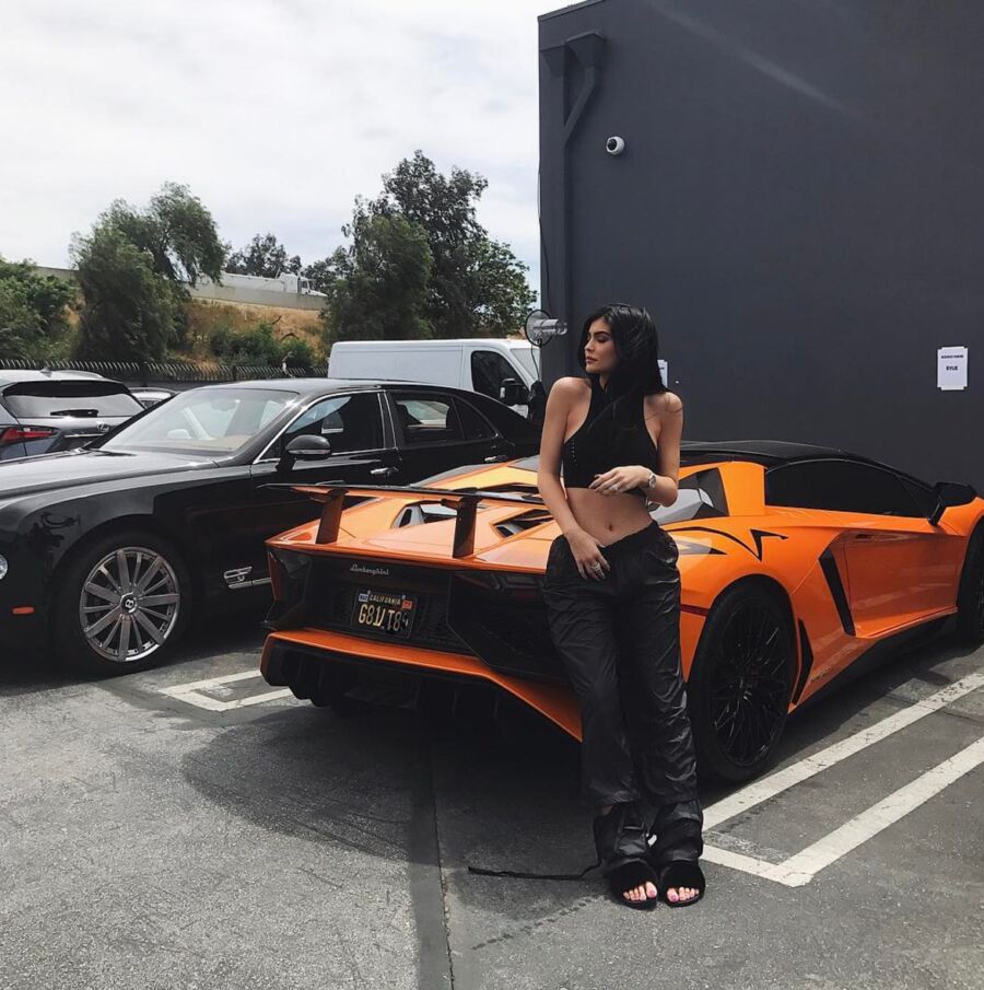 Chiêm ngưỡng tủ đồ hiệu triệu đô của Kylie Jenner-7