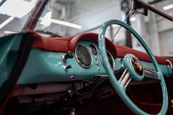 Xe cổ Porsche 356 Speedster 1955 hồi sinh-5
