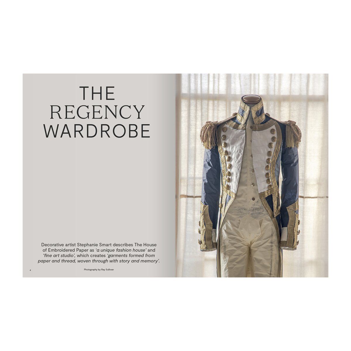 Bộ sưu tập váy áo bằng giấy lấy cảm hứng từ thời kỳ Regency