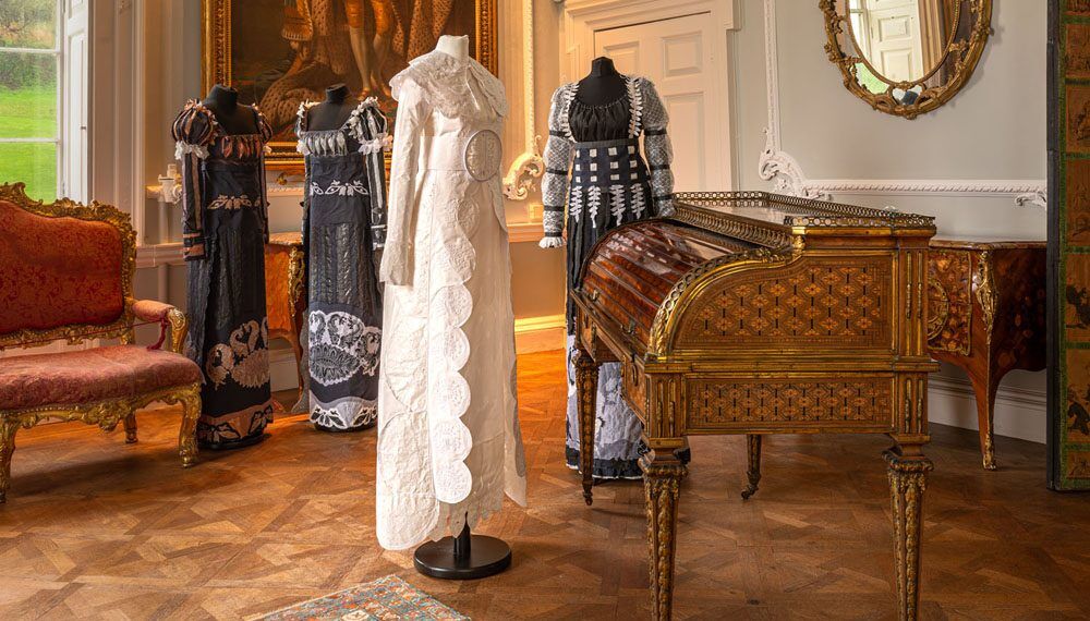 Bộ sưu tập váy áo bằng giấy lấy cảm hứng từ thời kỳ Regency-2
