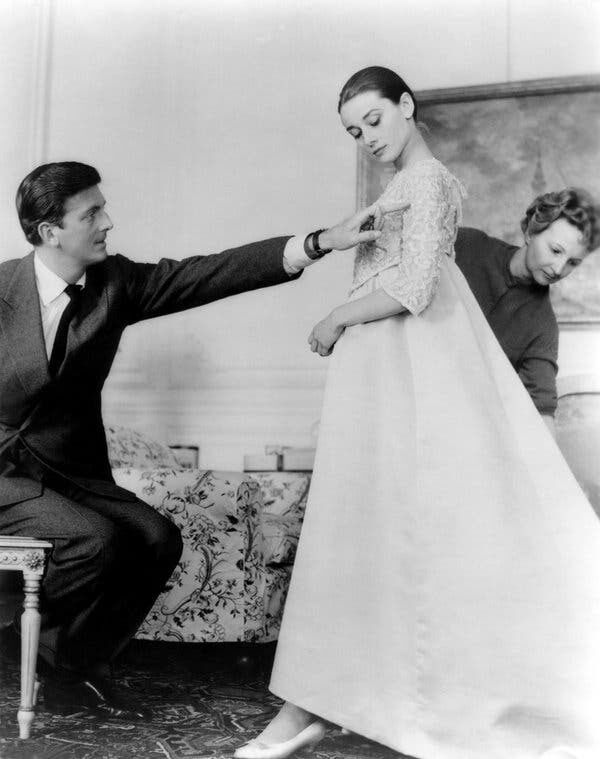 Hubert de Givenchy và Audrey Hepburn