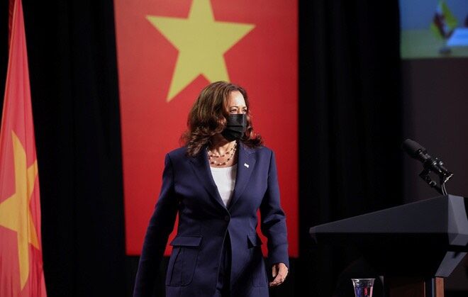 Phó tổng thống Mỹ Kamala Harris chuộng trang sức ngọc trai-10