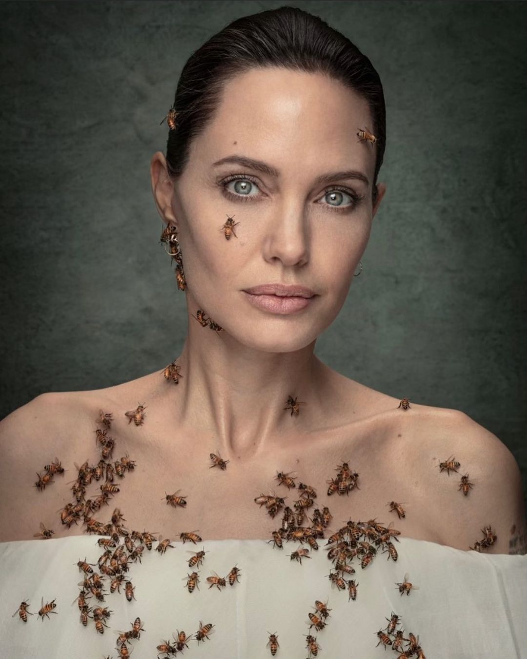 Women for Bees - Sự góp mặt của Angelina Jolie, Guerlain, Unesco và OFA-5