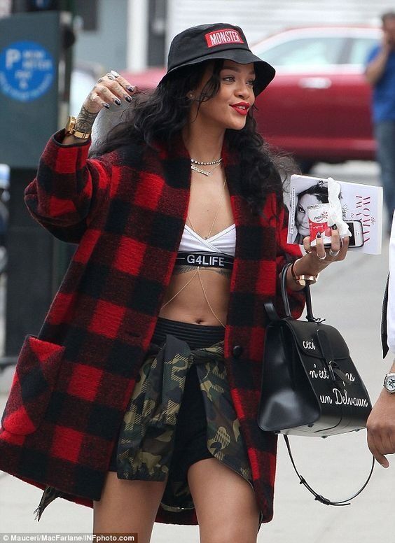 Rihanna và sở thích sưu tầm mũ bucket-2