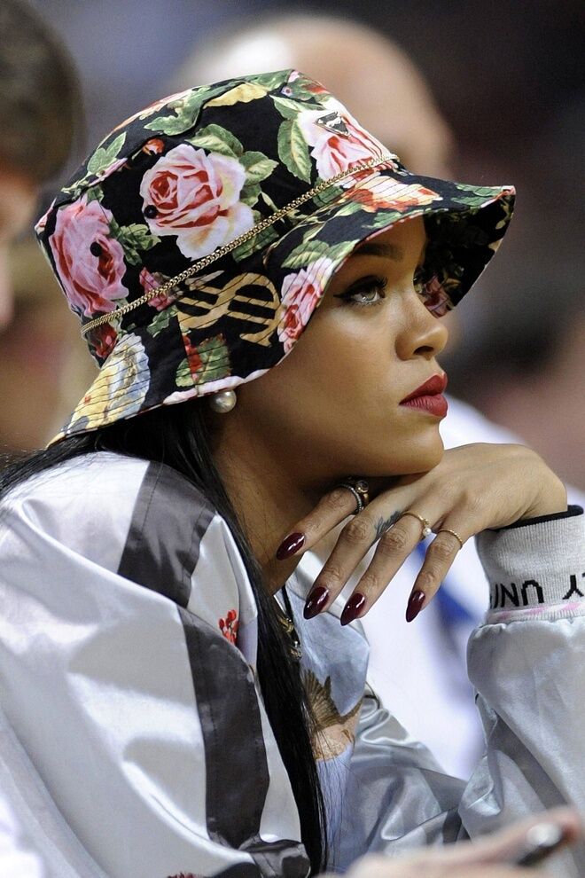 Rihanna và sở thích sưu tầm mũ bucket-4