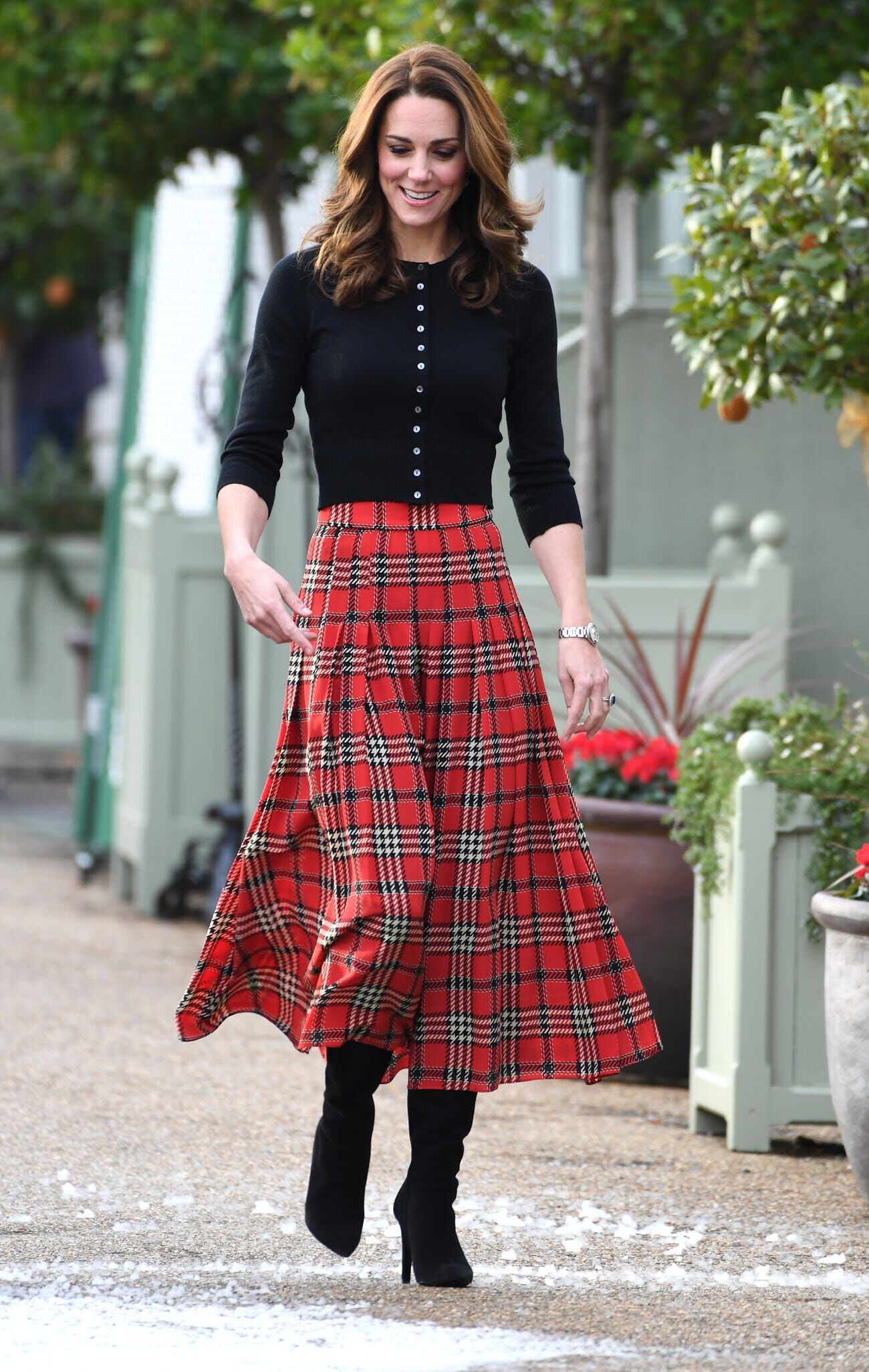 Không thích khoe của nhưng Kate Middleton có 11 bộ váy áo đắt sang chấn, bộ cuối giá bằng... căn chung cư - Ảnh 1.