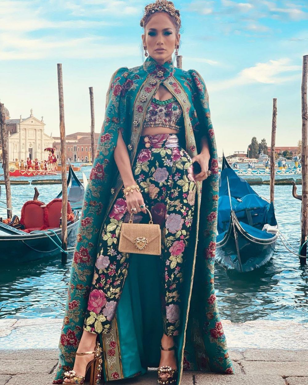 Các siêu sao lộng lẫy tham dự show thời trang cao cấp Dolce & Gabbana Alta Moda 2021