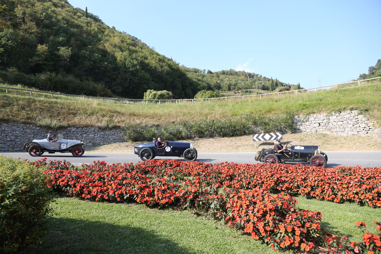 Bugatti kỷ niệm 100 năm chiến thắng của Type 13 Brescia