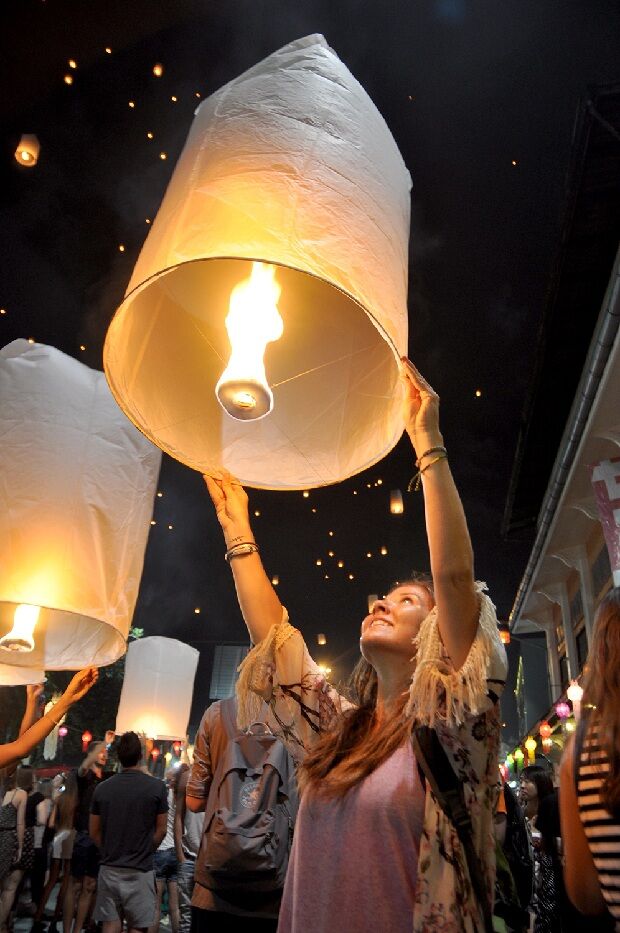 Rực rỡ lễ hội thả đèn trời Yi Peng - Điểm nhấn của du lịch Chiang Mai tháng 11-4