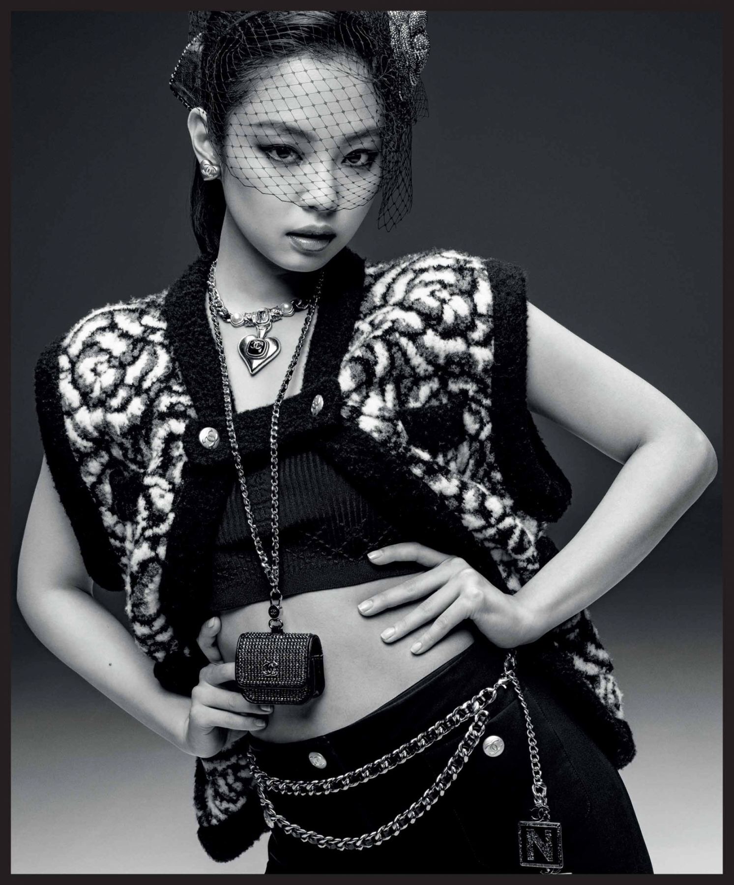 Loạt ảnh sang chảnh, cuốn hút của Jennie trong bộ ảnh mới của Chanel-4