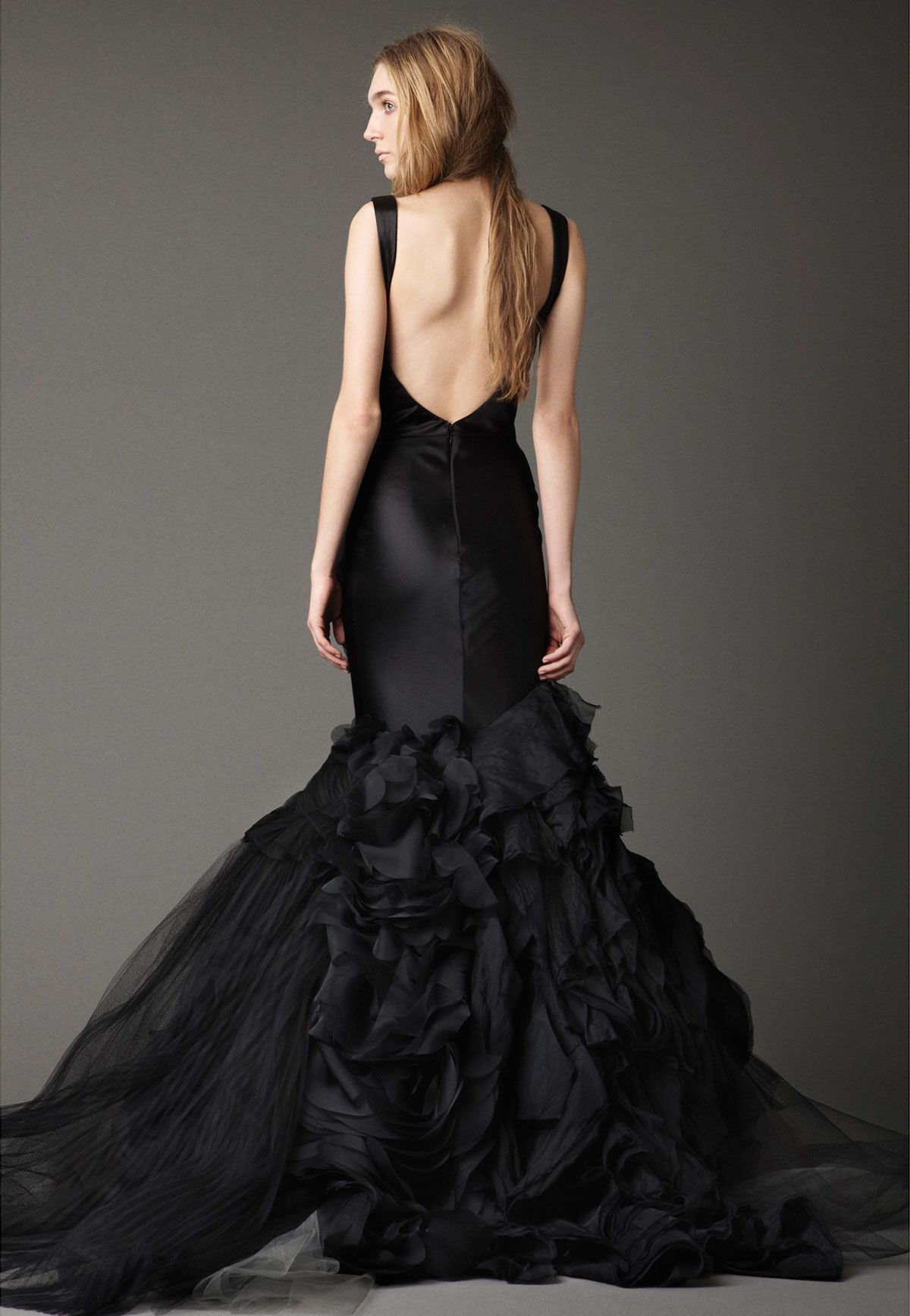 Xu hướng váy cưới màu đen được ưa chuộng trong đại dịch-3