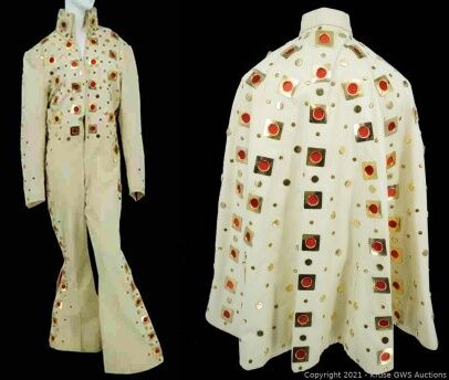 Trang phục của huyền thoại Elvis Presley được bán đấu giá triệu USD-2