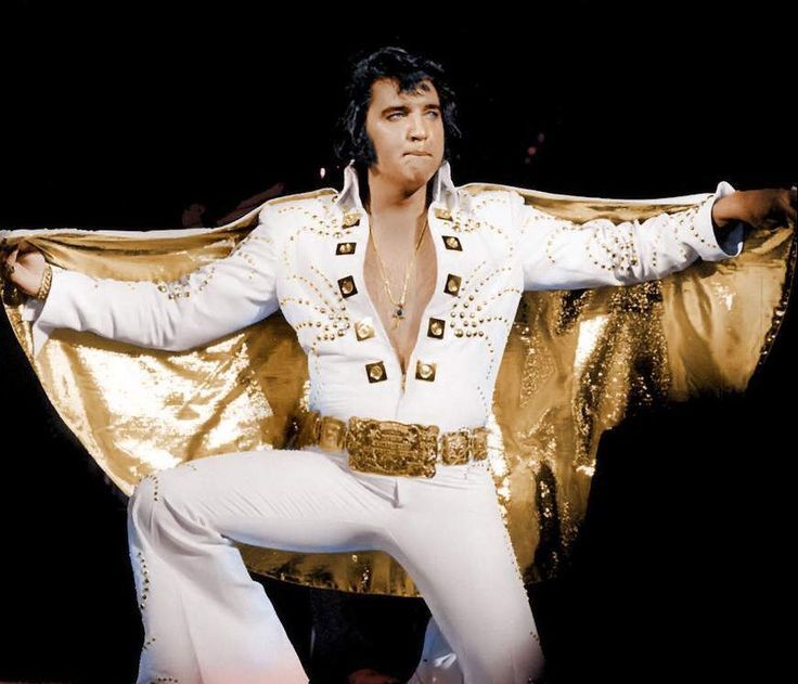 Trang phục của huyền thoại Elvis Presley được bán đấu giá triệu USD