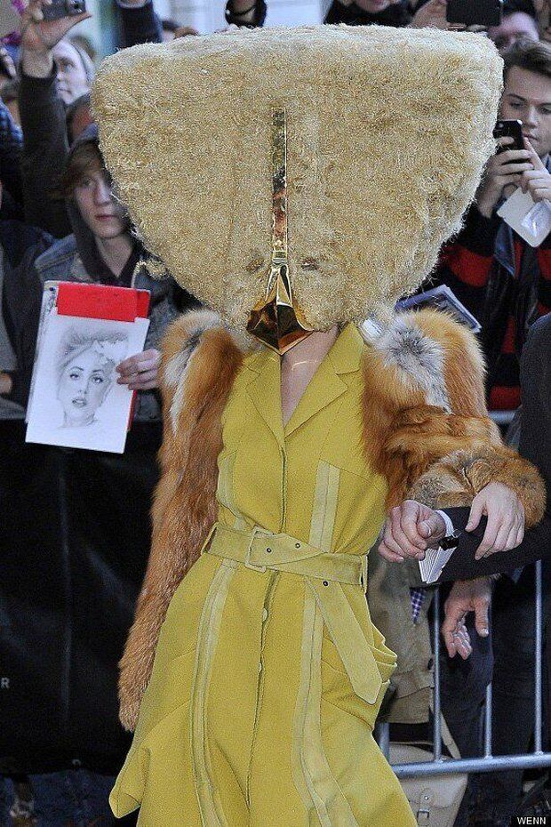 Những bộ trang phục “không đụng hàng” làm nên thương hiệu Lady Gaga-12