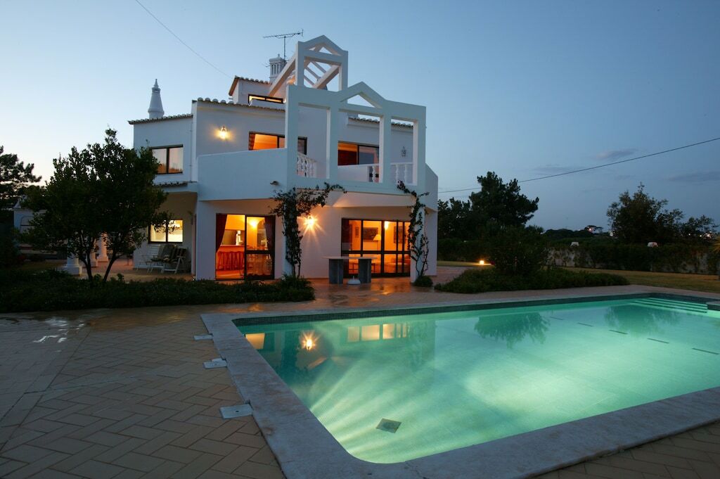 Stylish Villa with Large Private Pool ,Walled Garden &amp; Sea Views very quiet - - Vale Navio