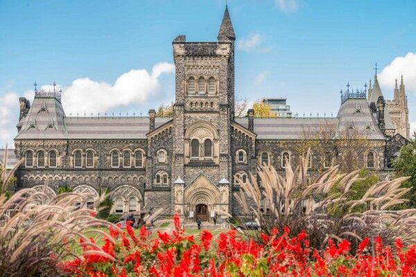 University of Toronto - Ngôi trường đại học danh giá số 1 ở Canada - OSLA