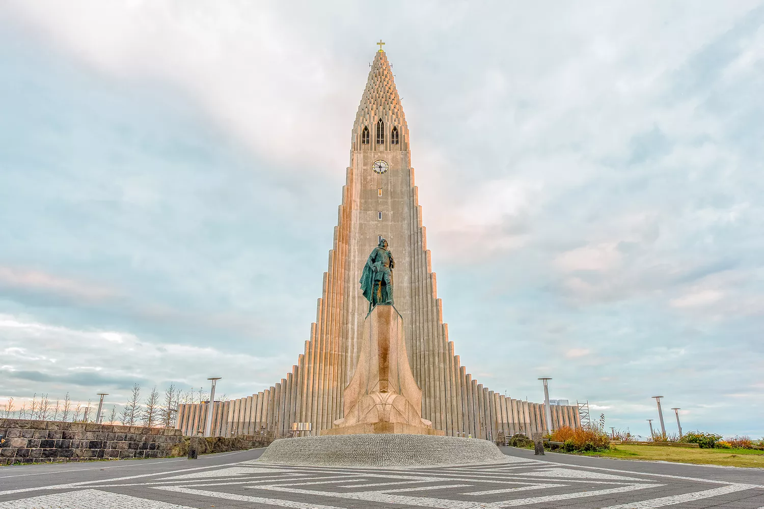 Nhà thờ Hallgrimskirkja, một nhà thờ giáo xứ Lutheran, Reykjavik, Iceland