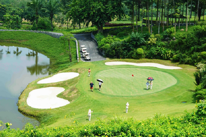 Mỗi hố golf đều ẩn chứa những thử thách thú vị dành cho người chơi. Ảnh: vietnamgolfmagazine