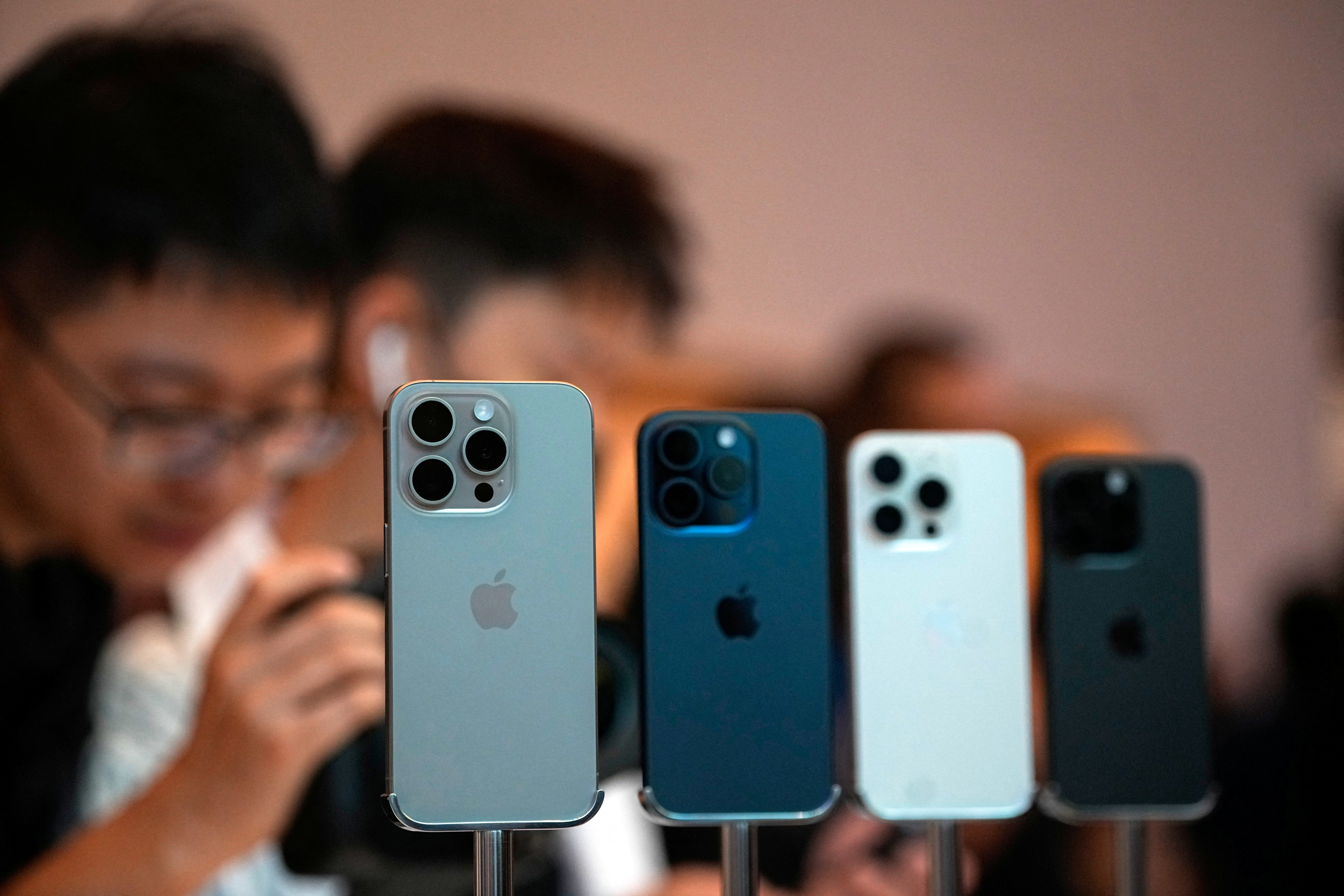 iPhone 15 không bán chạy ở Trung Quốc như phiên bản tiền nhiệm. Ảnh: Reuters