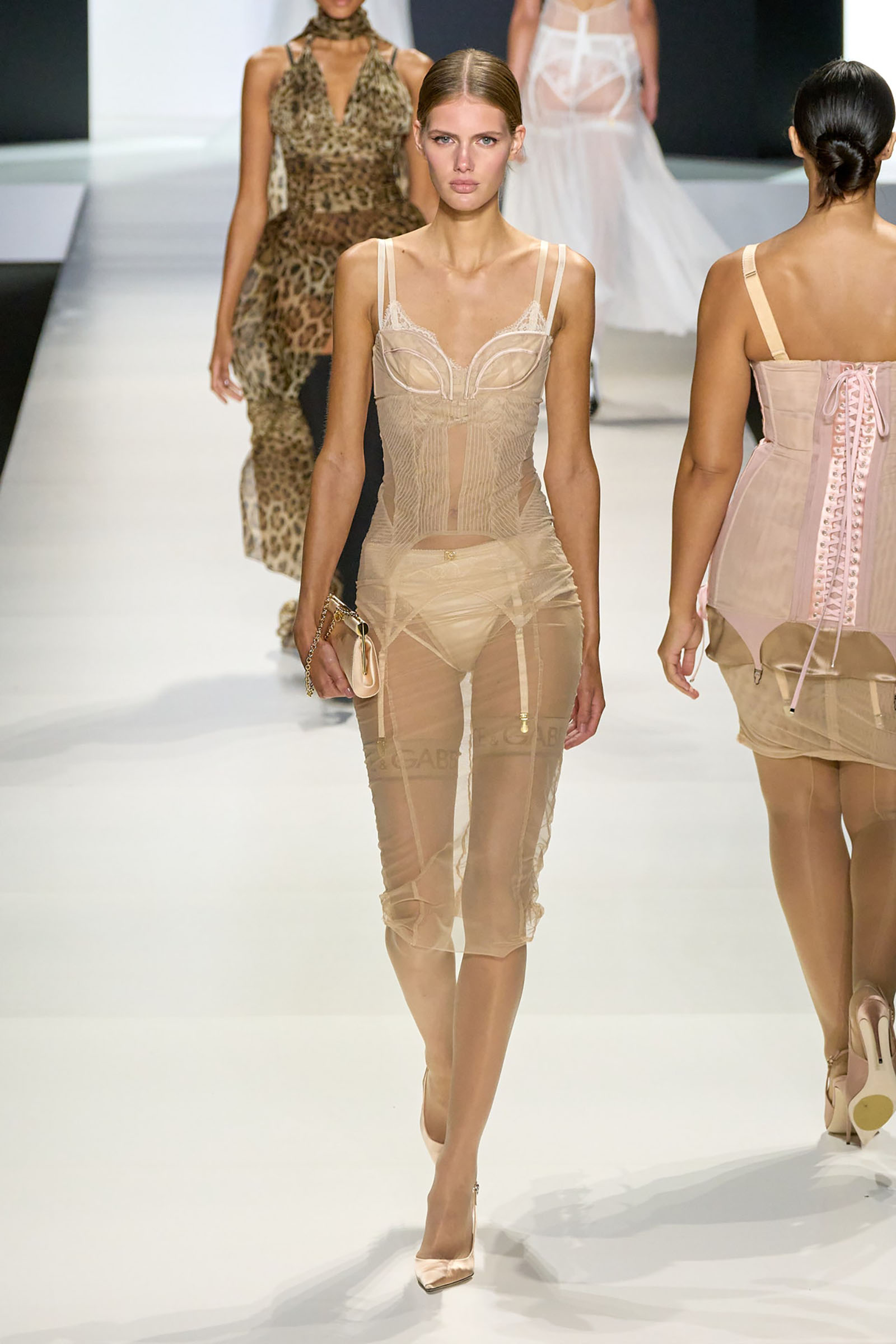 00070-dolce-and-gabbana-spring-2024-ready-to-wear-credit-gorunway.jpg