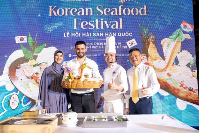 Đại sứ hữu nghị của Hà Nội tham gia Korean Seafood Festival