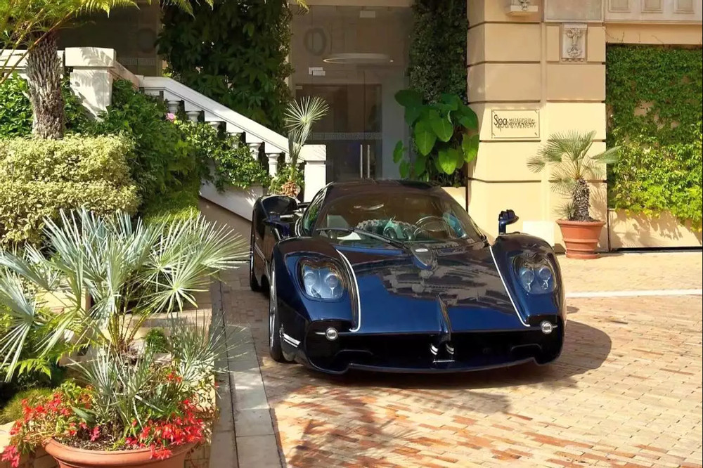 Siêu xe Pagani Utopia hơn 2 triệu USD đầu tiên được bàn giao cho khách hàng
