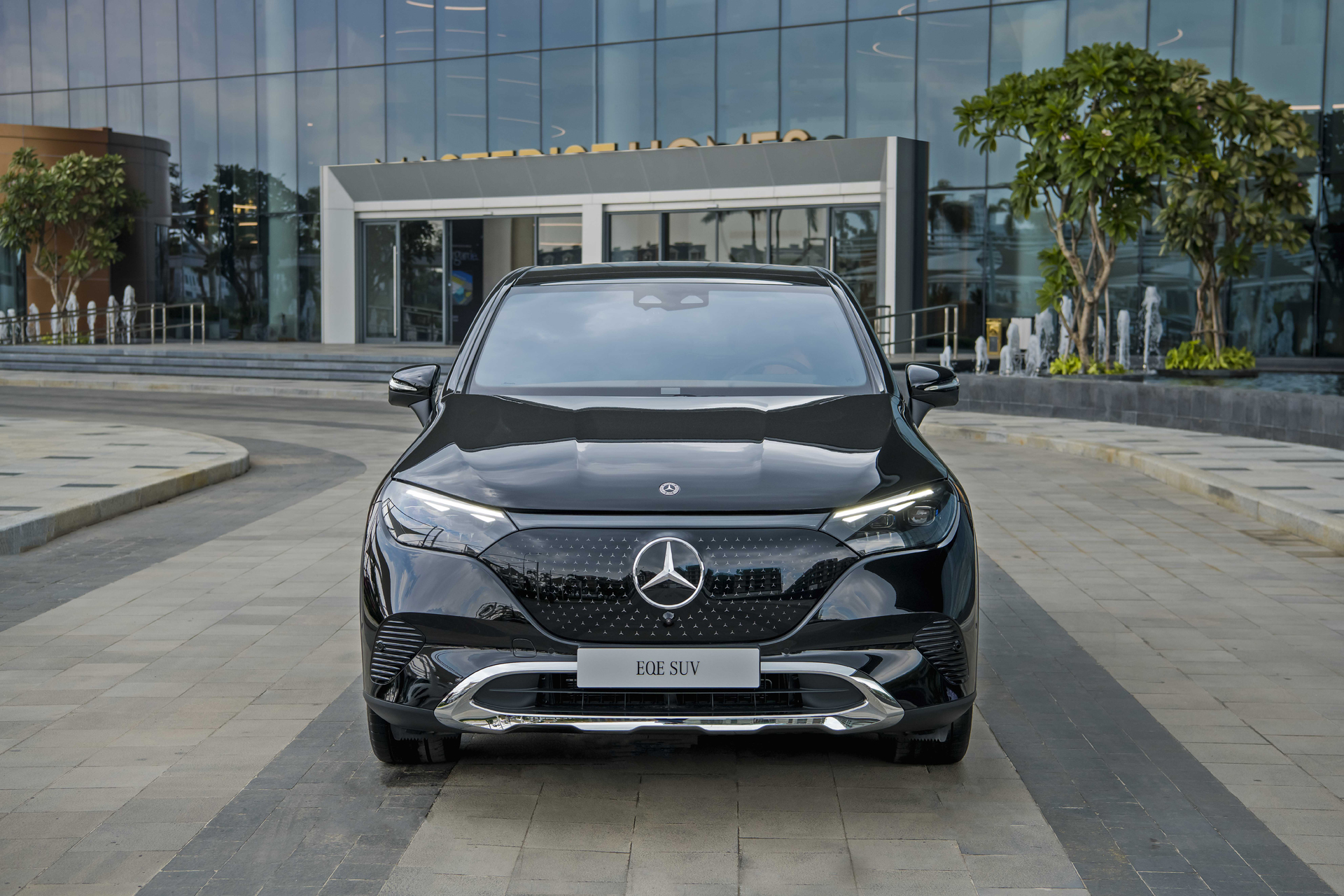 Mercedes EQE 500 4Matic – SUV thuần điện cỡ trung giá 4 tỷ đồng