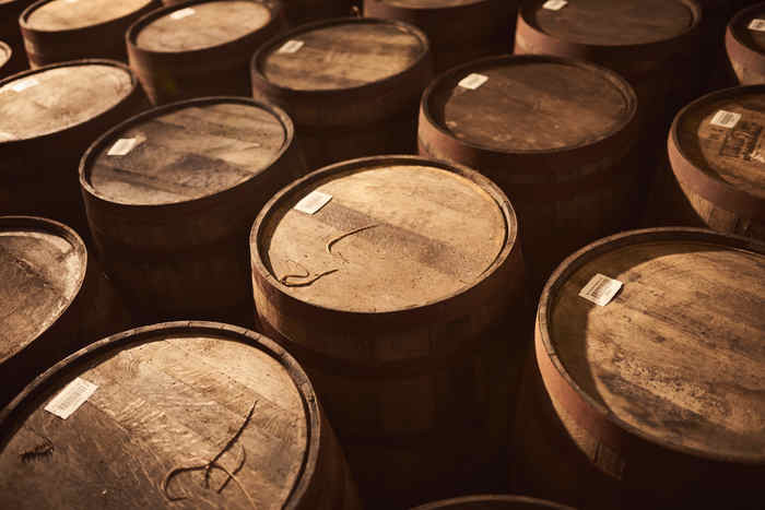 Từ 100 đến cả triệu USD, vì sao whisky lại đắt đỏ như vậy?