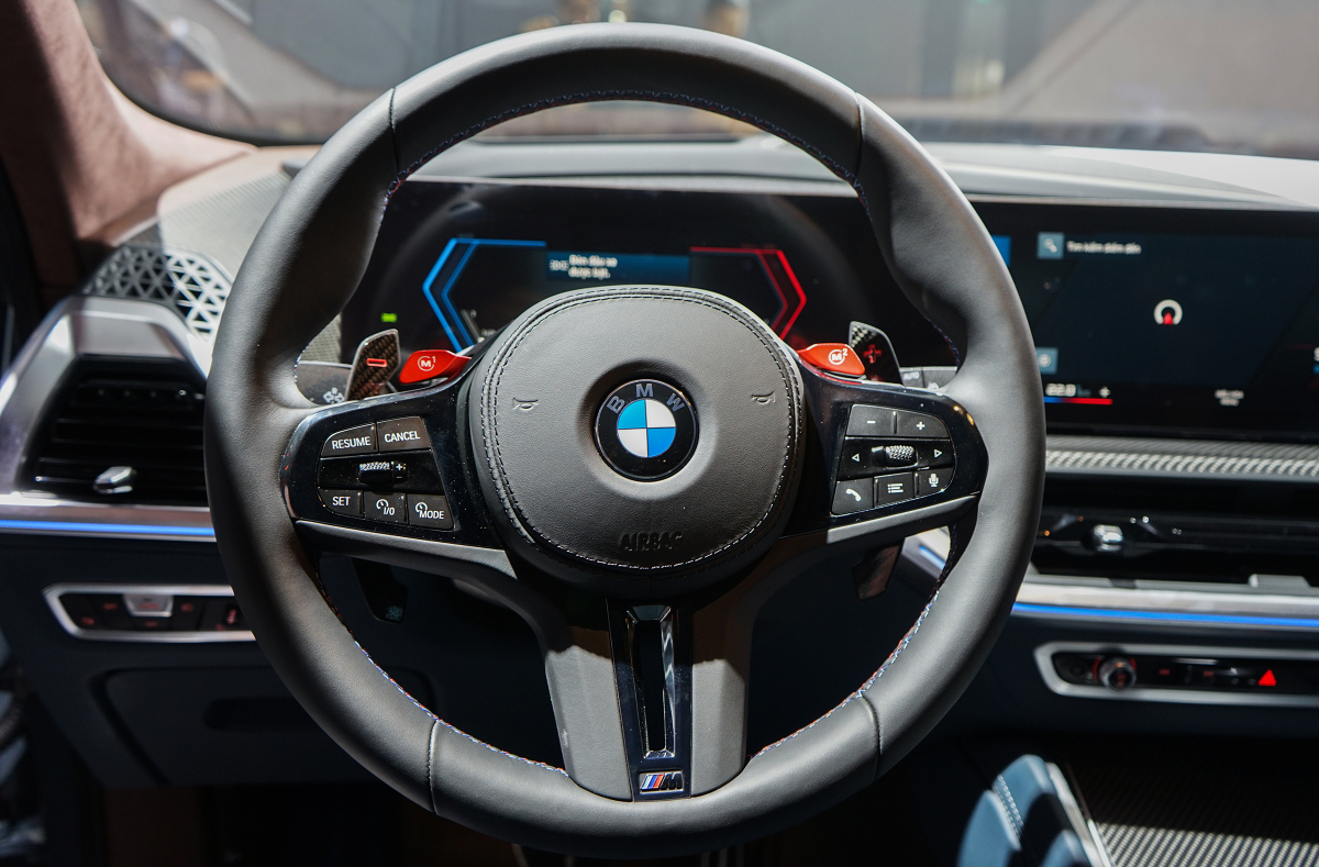 BMW XM SUV hybrid giá gần 11 tỷ đồng
