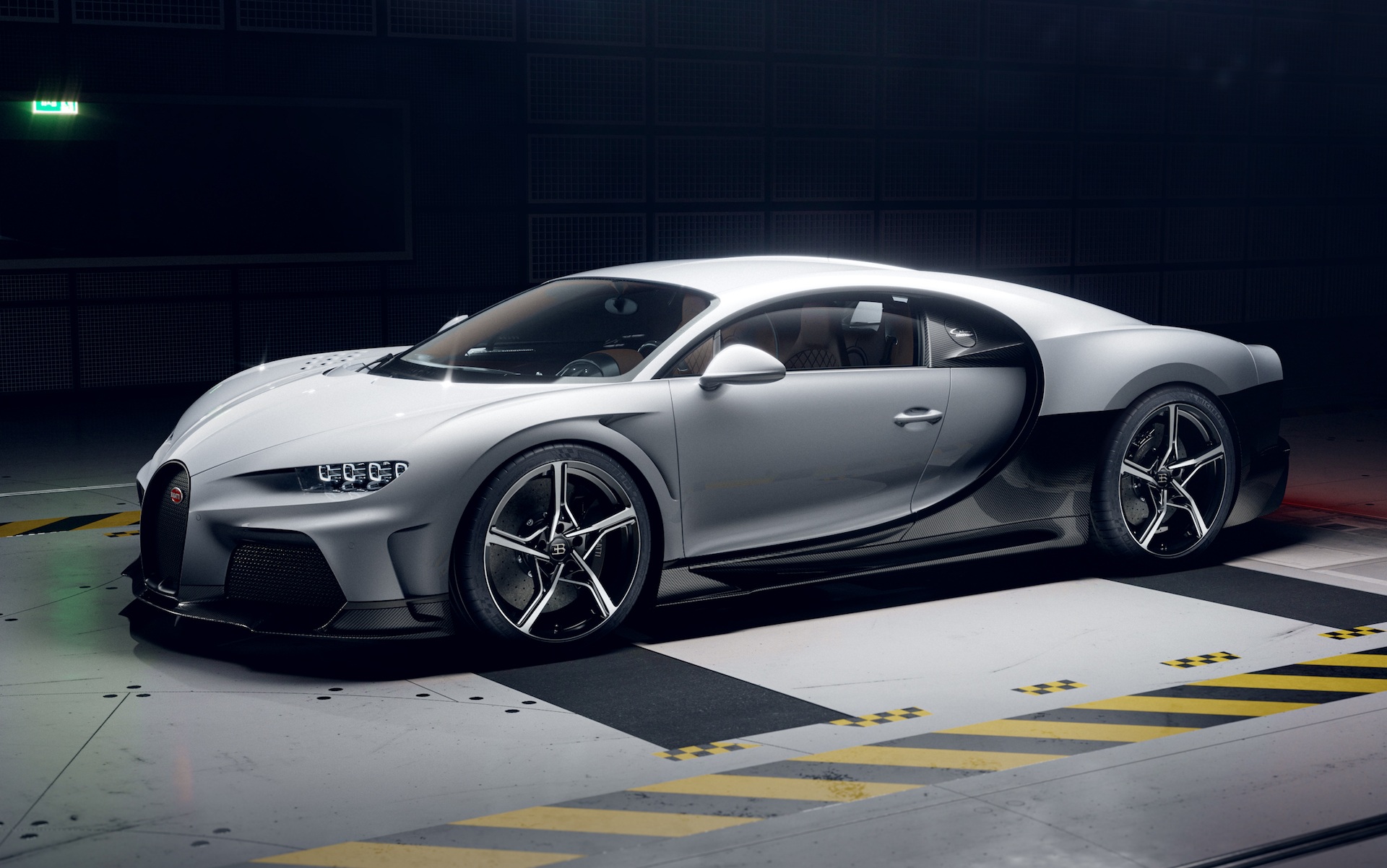 Sự cố hy hữu Bugatti lắp nhầm bánh cho siêu xe Chiron Super Sport trị giá 4 triệu USD