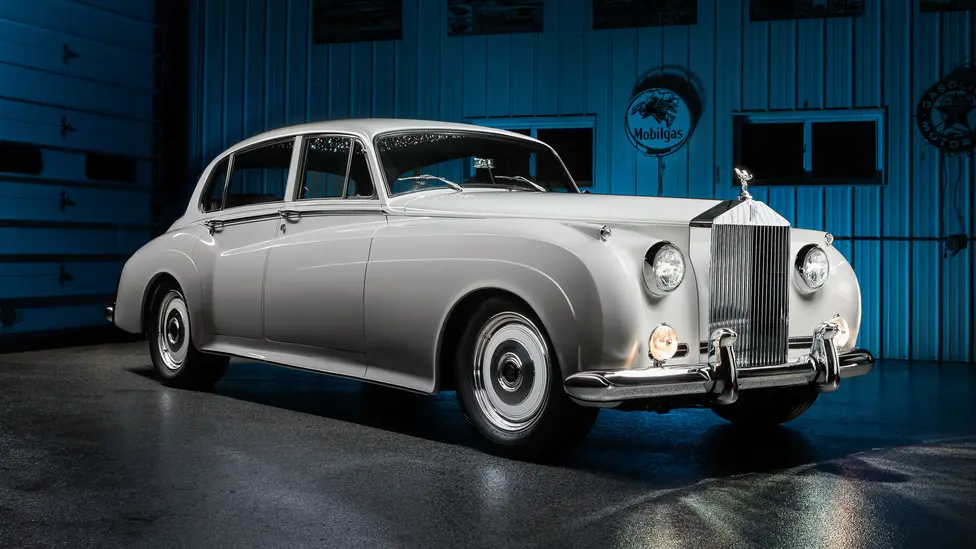Ringbrothers tiết lộ Rolls-Royce Silver Cloud II cổ điển
