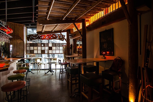 Nhà hàng Việt đưa hình ảnh mái hiên đến Mỹ, tạo ra không gian để bớt nhớ nhà