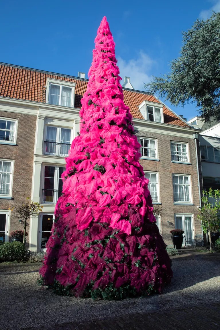 cây thông Giáng sinh màu hồng 