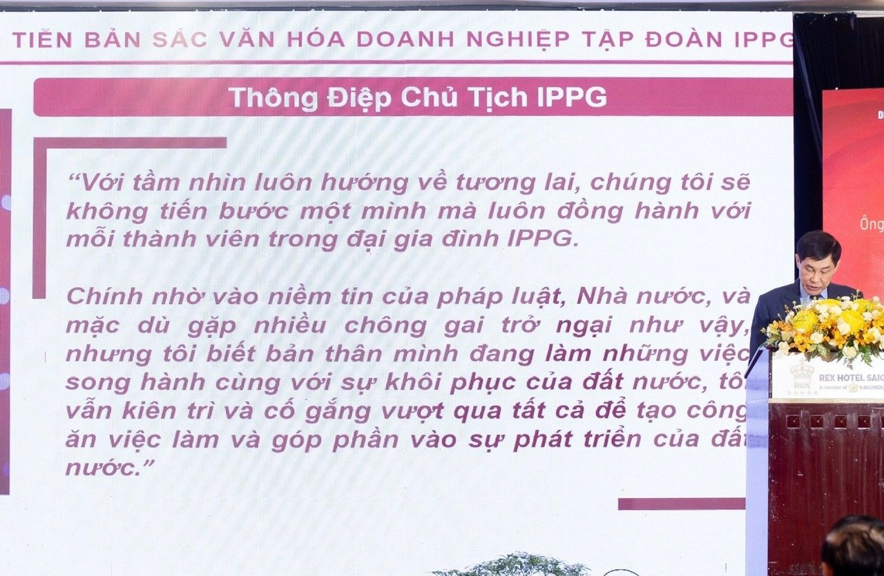 Johnathan Hạnh Nguyễn