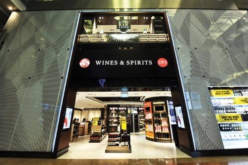 Cửa hàng rượu và vang chiếm hai tầng trong T3, sân bay Changi.