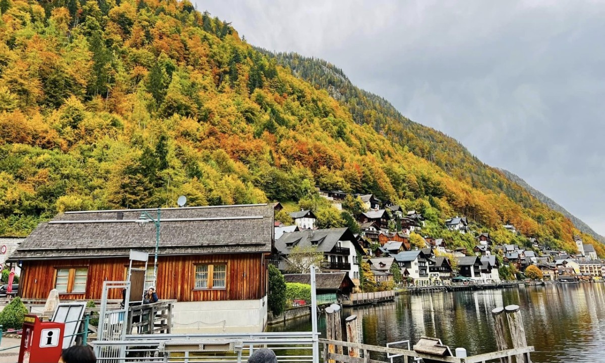 Mùa thu ở làng Hallstatt cổ nghìn tuổi châu Âu