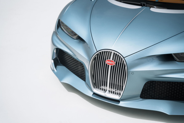 Đại gia tặng sinh nhật vợ siêu xe Bugatti Chiron Super Sport