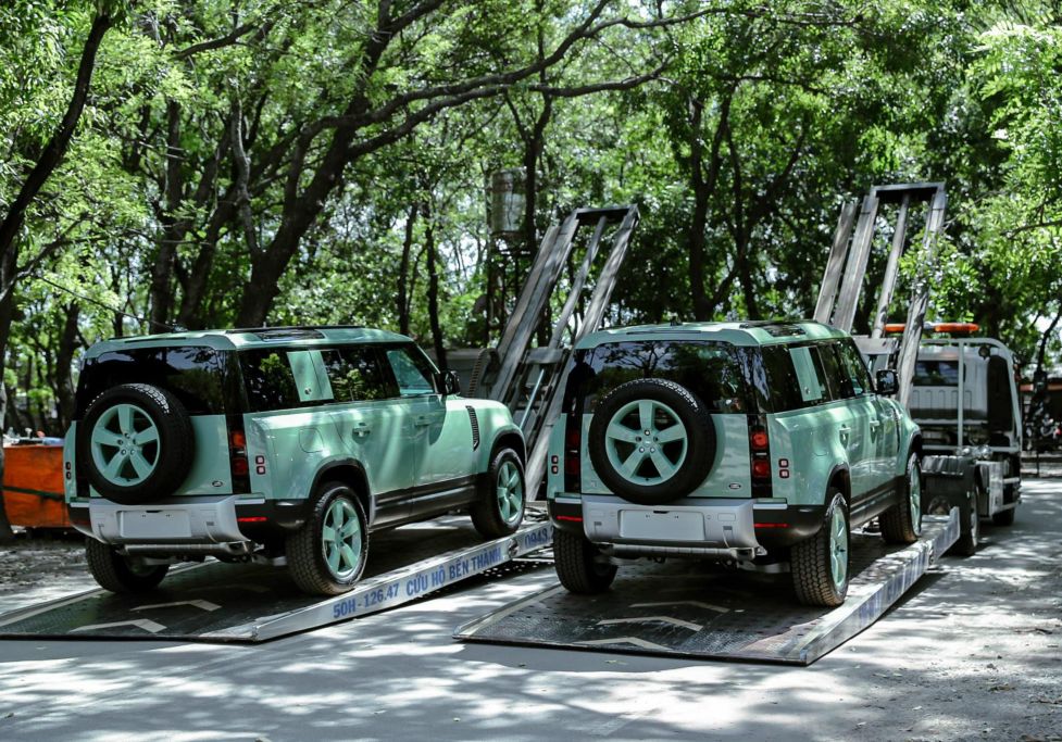Hai anh em ở Bình Dương "chơi lớn" chi hơn 15 tỷ tậu 2 chiếc Land Rover Defender 75th Limited Edition cực giới hạn tại Việt Nam