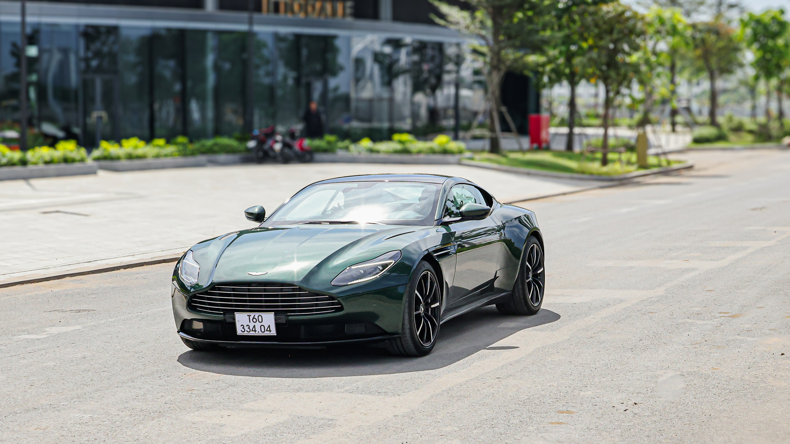 Aston Martin Hồ Chí Minh tổ chức lái thử 2 siêu xe triệu đô