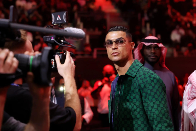 Ronaldo trở thành tâm điểm chú ý tại sự kiện boxing vào ngày 24/12.