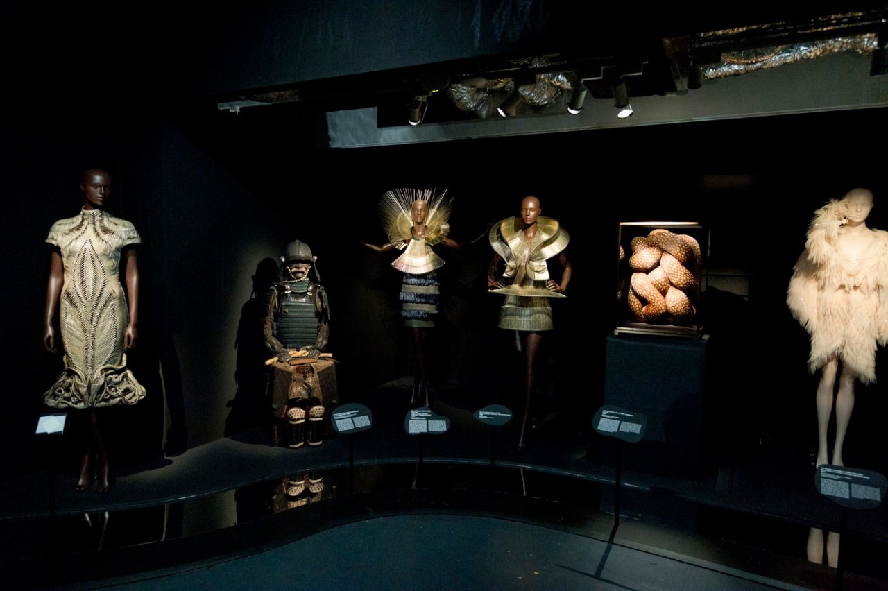 Triển lãm “Iris van Herpen: Sculpting the Senses” ở bảo tàng Pháp
