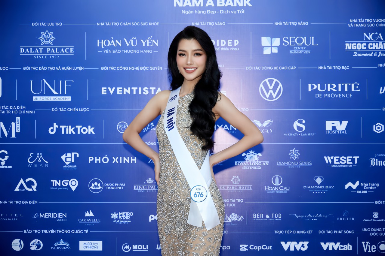 Hoàng Nhung chạm vương miện Miss Cosmo Việt Nam 2023