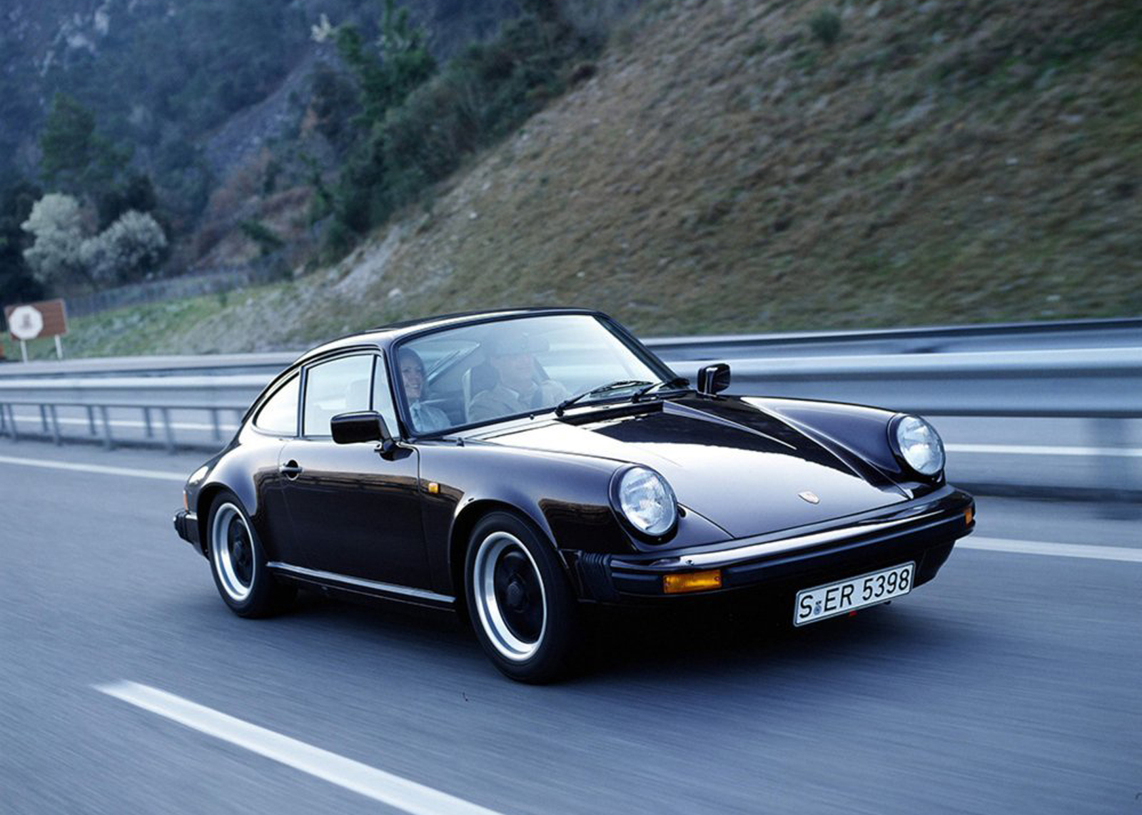Lịch sử Porsche 911: Sự đam mê và tiến bộ không ngừng
