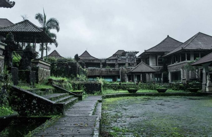 Bí ẩn khách sạn cao cấp PI Bedugul Taman Rekreasi chưa từng đón khách