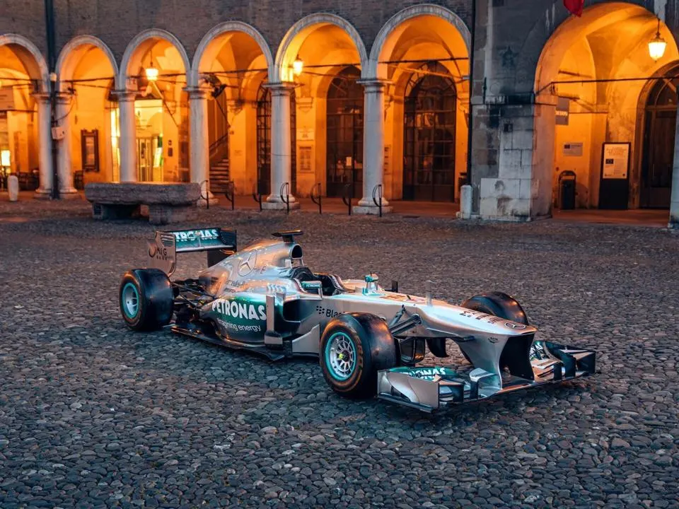 RM Sotheby's bán chiếc Mercedes-AMG Petronas F1 W04 của Lewis Hamilton