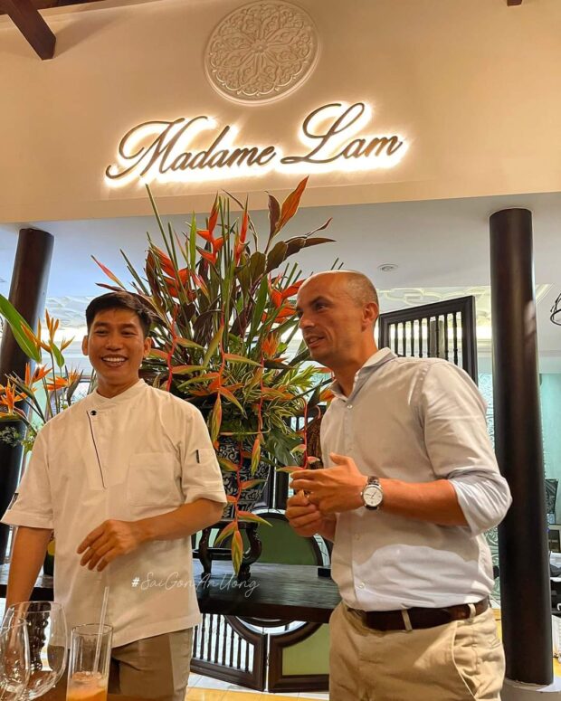 Chef Nguyễn Như Cường (trái) tại Madam Lam